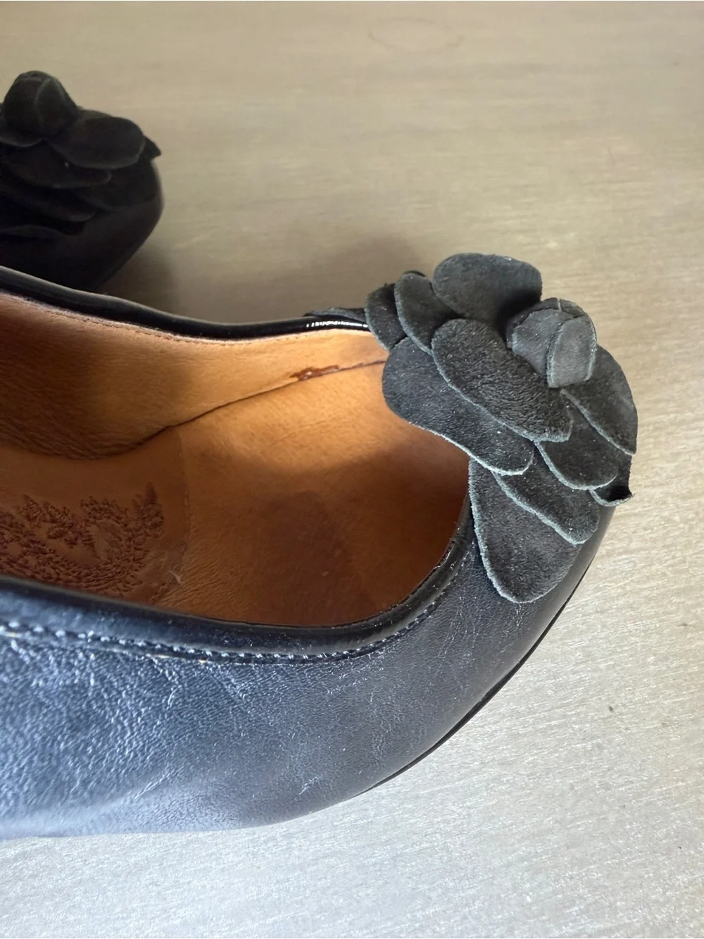 Söfft Black Leather Floral Pump Heels 9M Good Condition Classic Women's Shoes